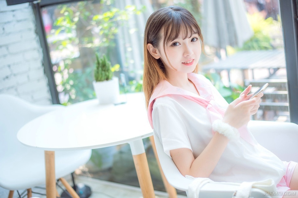 “好！”魏延点点头，他乃主帅，这些事情，自然责无旁贷，只是皱眉看向庞统道：“士元，那诸葛亮真有那么厉害？”